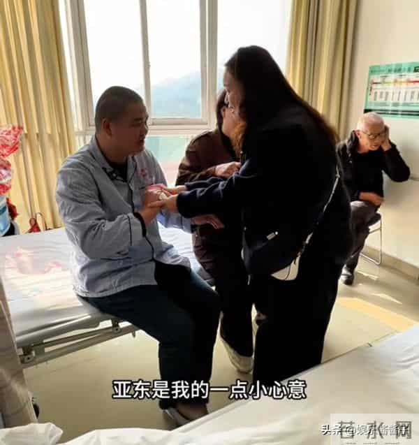 小凤已经见到胖阿姨，除了给她10w的奖金，还额外多给了一笔钱！