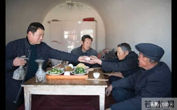 我公公今年60多了,从我进门后就发现他有一个坏习惯……