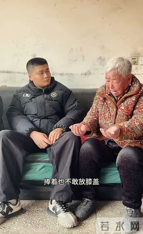 失散27年双胞胎之哥哥,出息了,带着养母直播带货