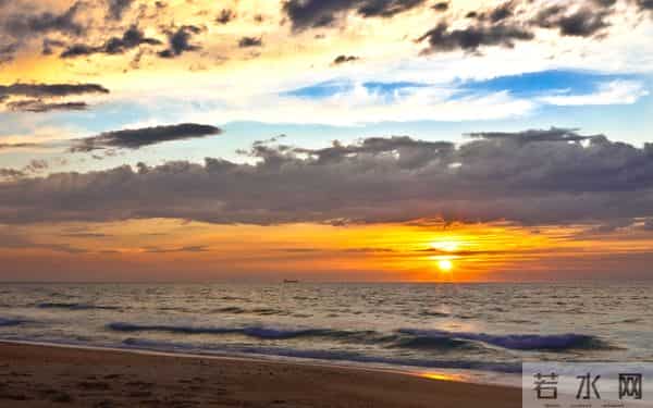 已婚女人盼着你主动,会有三个信号,你察觉了吗