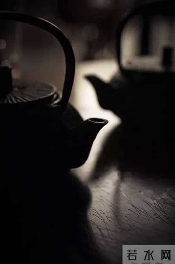 人间岁寒至，浮世有清欢。