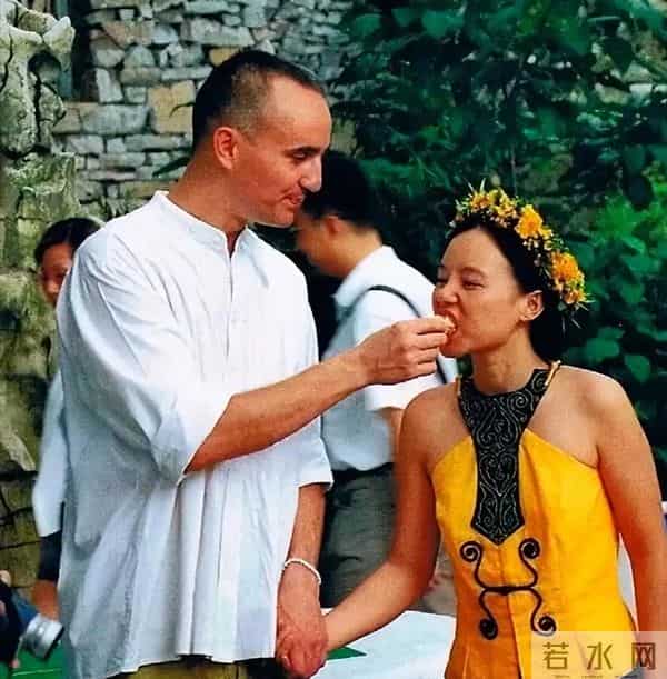 龚琳娜自曝为挽回出轨丈夫,学小三每天送老锣一件礼物 送了100件