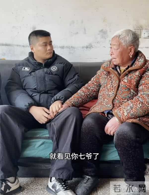 双胞胎父亲结婚时照片流出 生活条件很好 疑似亲戚透露更多内情