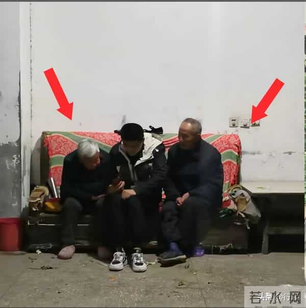 双胞胎哥哥又被骗了，亲生父母结婚照曝光，谎言再次被戳破！