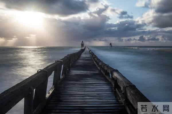 女人有3个反应，就是在暗示：对你有好感