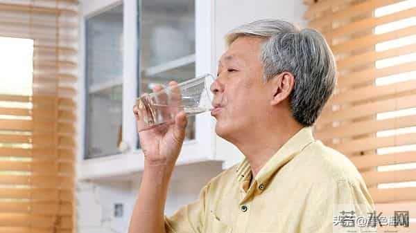 老了才明白，过了70岁最好的活法是记住这六句话，晚年越过越舒坦