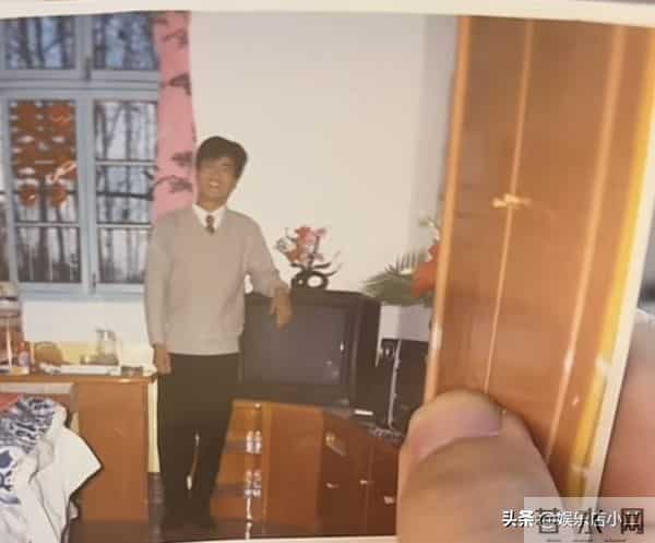 双胞胎父亲结婚时照片流出 生活条件很好 疑似亲戚透露更多内情