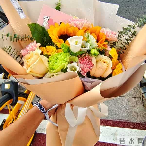 别把孝顺攒到以后，父母等不起；趁来得及，把爱放进每一次的问候