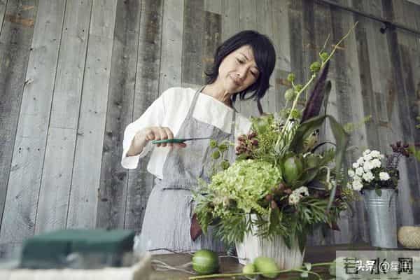 60多岁我才悟透,男人长期与一个女人联系,无非是这两个原因!