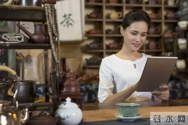 惊人发现两性关系中,60岁与异性靠近,根本不是桃花运,而是这个