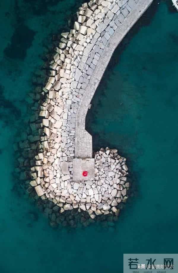 当心境平和，生活中的坎坷，也会化作前行的垫脚石