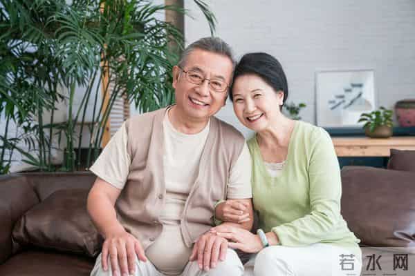 我53岁，已经绝经了，前段时间和一位比我大七岁的老头走到一起了