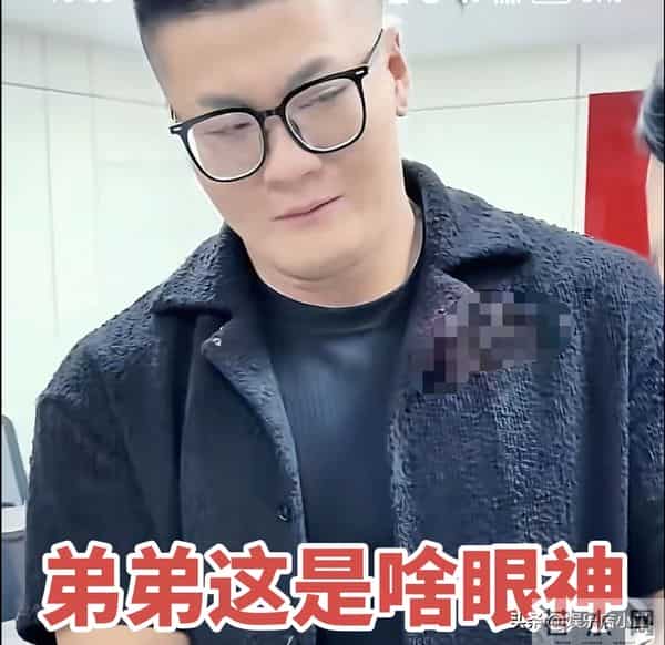 双胞胎父亲结婚时照片流出 生活条件很好 疑似亲戚透露更多内情