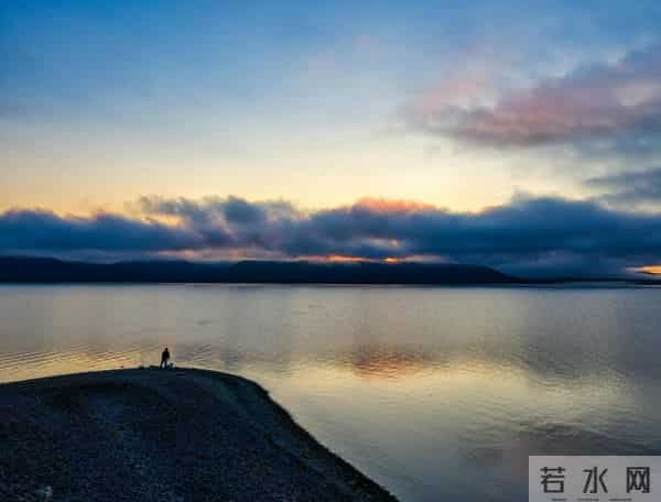 一个人看不起你,还和你频繁来往,目的无非三个,别傻傻不懂