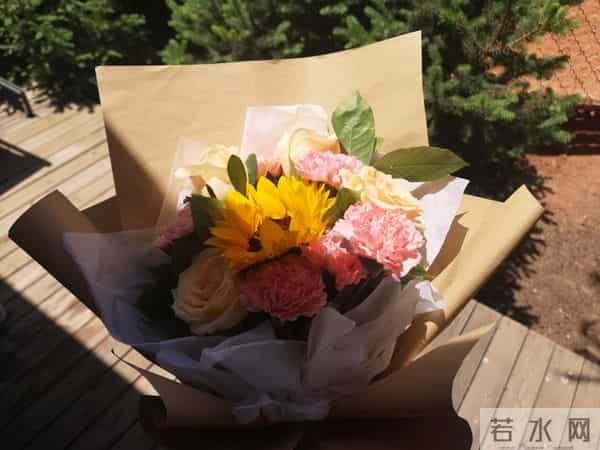 别把孝顺攒到以后，父母等不起；趁来得及，把爱放进每一次的问候