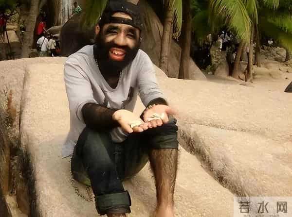 毛孩于震寰42岁娶娇妻，不顾反对冒险生娃，儿子长相帅气出人意料