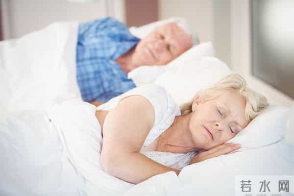 七十岁仍同床睡的夫妻，多半是这三种人，藏着最长久的婚姻真相
