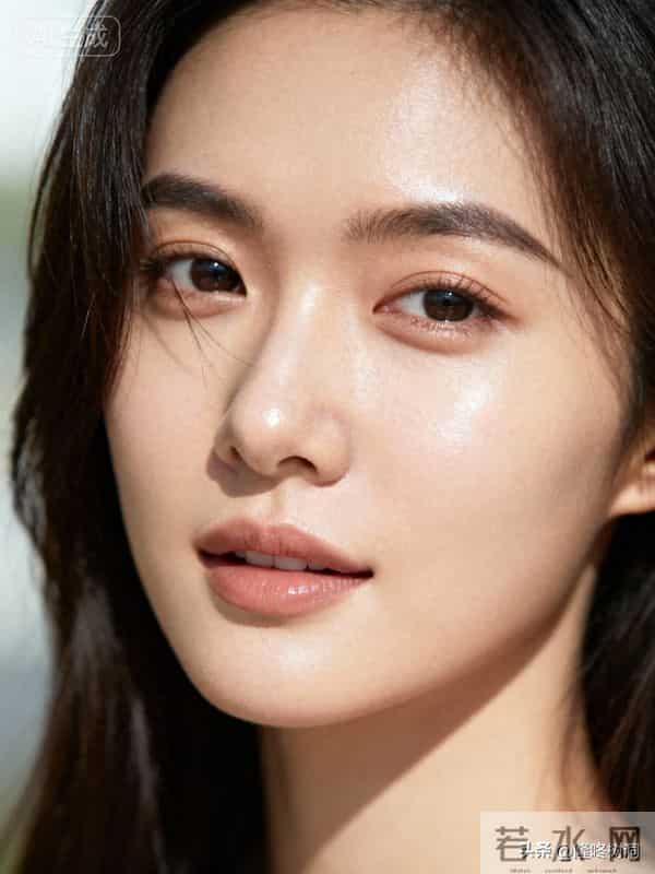 彼此心动的男女，总会控制不住这些小动作，生理吸引真的藏不住！