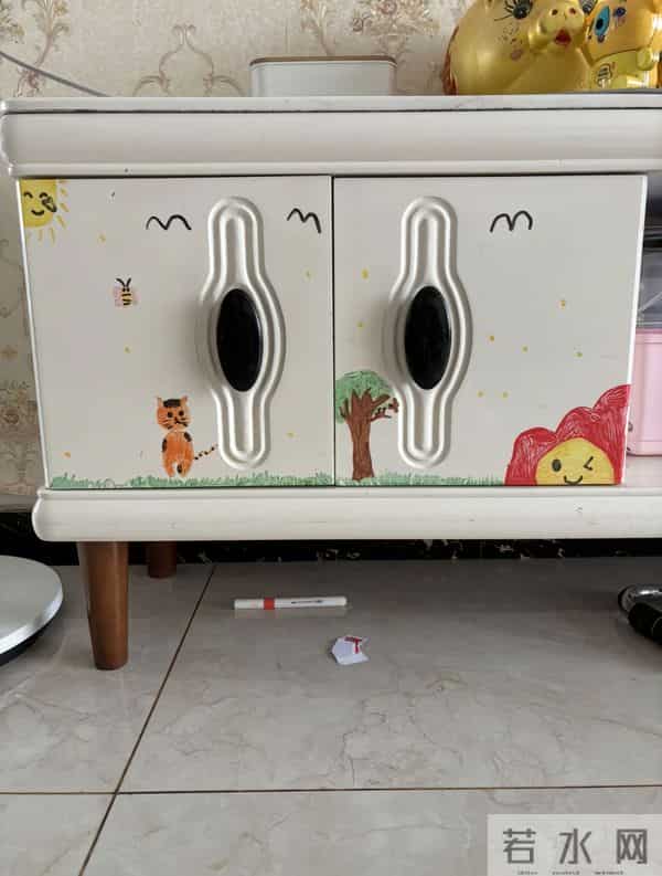 用一张没有孩子的照片，证明你有孩子！网友哭喊：此刻已不是少年