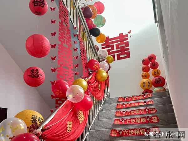 新郎接亲遇到女方20个人拦路，索要30条软中华，外加3万元出阁费