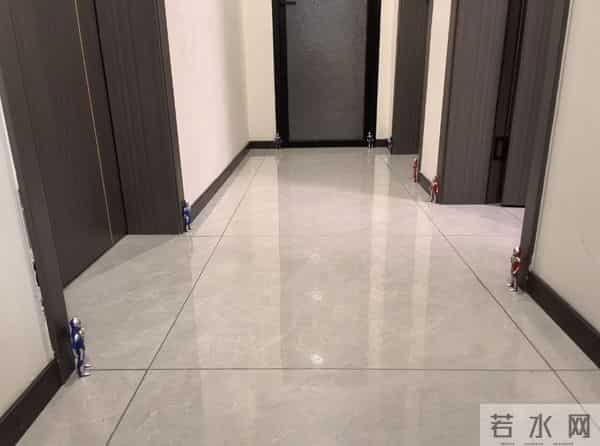 用一张没有孩子的照片，证明你有孩子！网友哭喊：此刻已不是少年