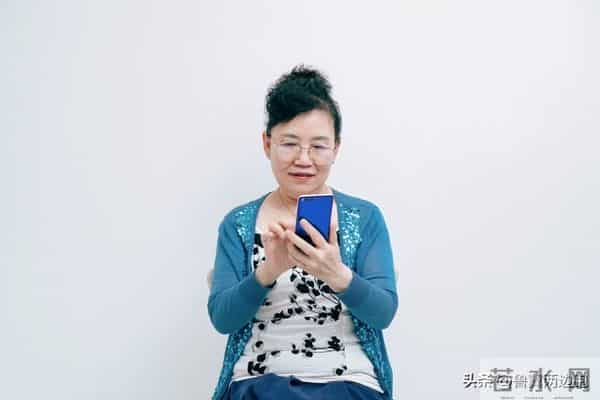 如果儿子发现了爸爸的婚外孩子,该不该跟妈妈说呢