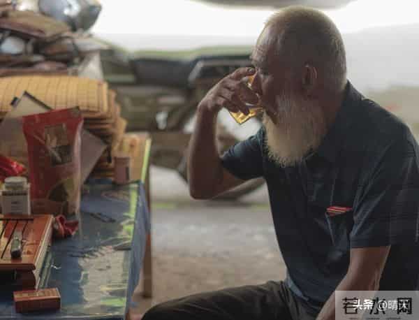 我公公今年60多了,从我进门后就发现他有一个坏习惯……