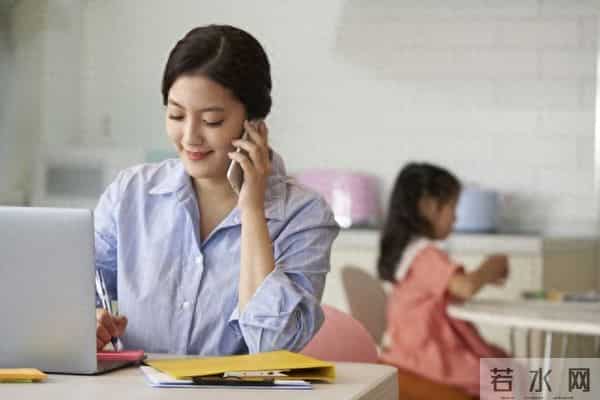 离婚两年才明白：我删的哪是前夫，是那个不敢活成自己的女人