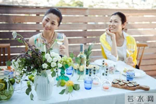 60多岁我才悟透,男人长期与一个女人联系,无非是这两个原因!