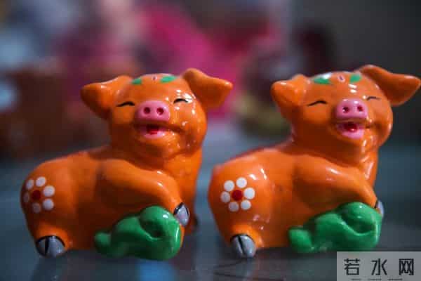 属猪人，“牙齿碰着石头”，将有“一个人”来找你！一定要小心！