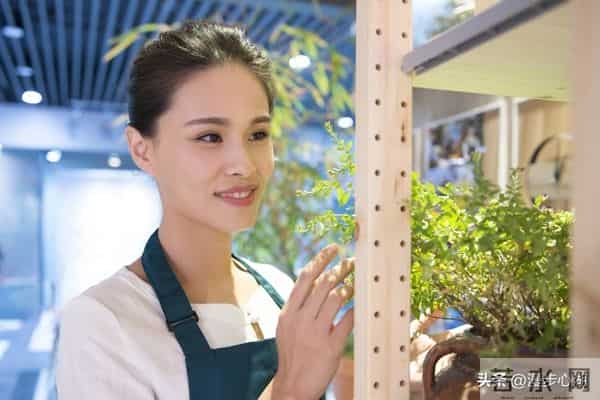 惊人发现两性关系中,60岁与异性靠近,根本不是桃花运,而是这个