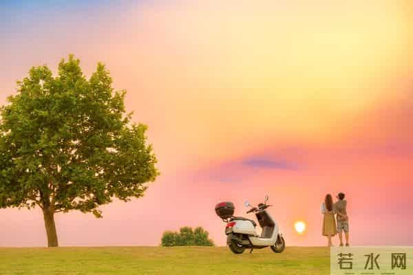 两性关系：人到晚年，如有异性靠近，不是桃花开，是你心里开了光