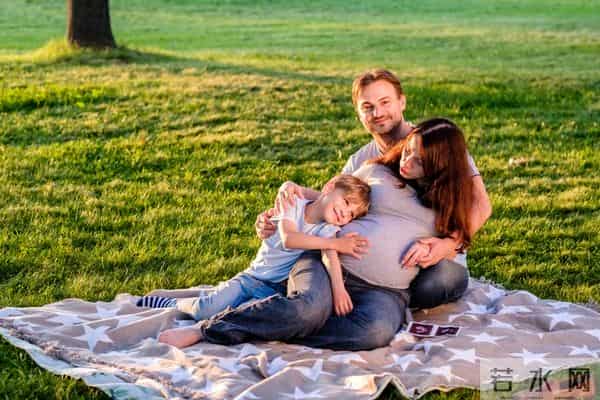 小三终极胜利:不是取代,而是让原配困在“活寡”的牢笼里