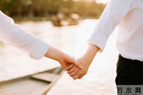 只有一种恋爱模式是成功的，这个男生一定非常喜欢这个女生