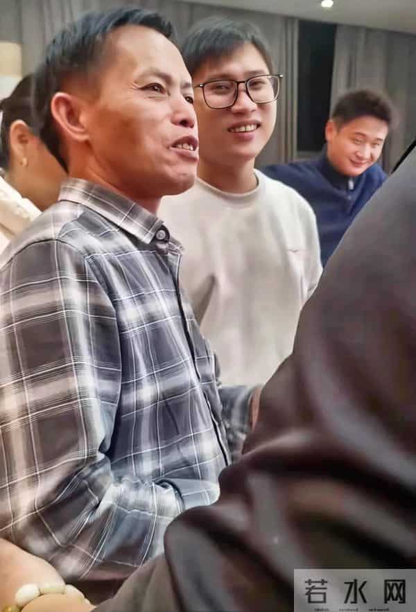 梁志辉要向大家请假几天了,梁爸曾说老天爷对他太很公平。