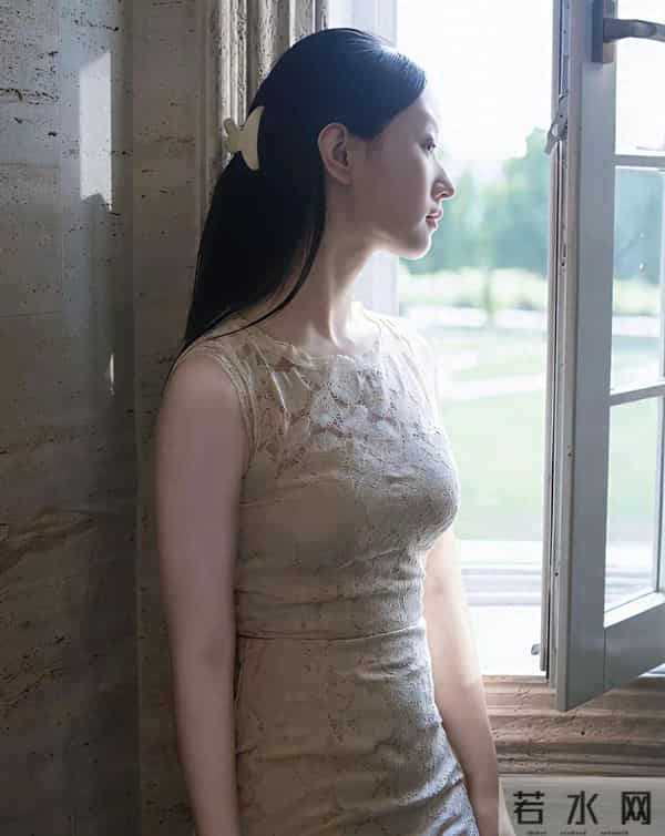 撩不论多大的女人,只要她肢体出现这四个反应,表示“我愿意”