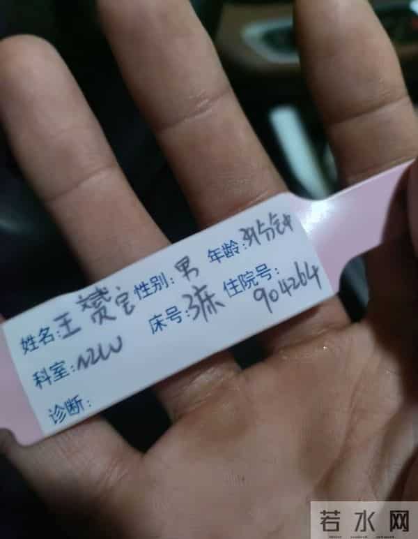 用一张没有孩子的照片，证明你有孩子！网友哭喊：此刻已不是少年