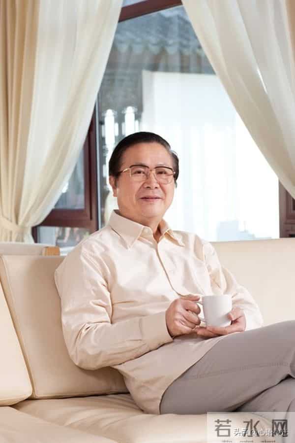 你别不信,大部分公公,都会趁儿子不在家的时候跟儿媳妇保持距离