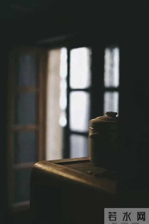 人间岁寒至，浮世有清欢。