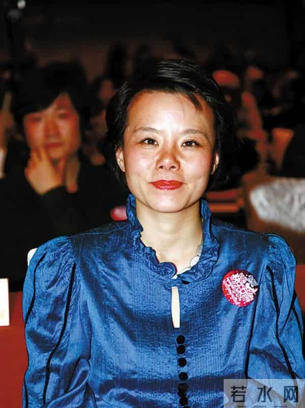 竹篮打水一场空,为挽回"偏轨"前夫狂送礼物的龚琳娜,成了"笑话"