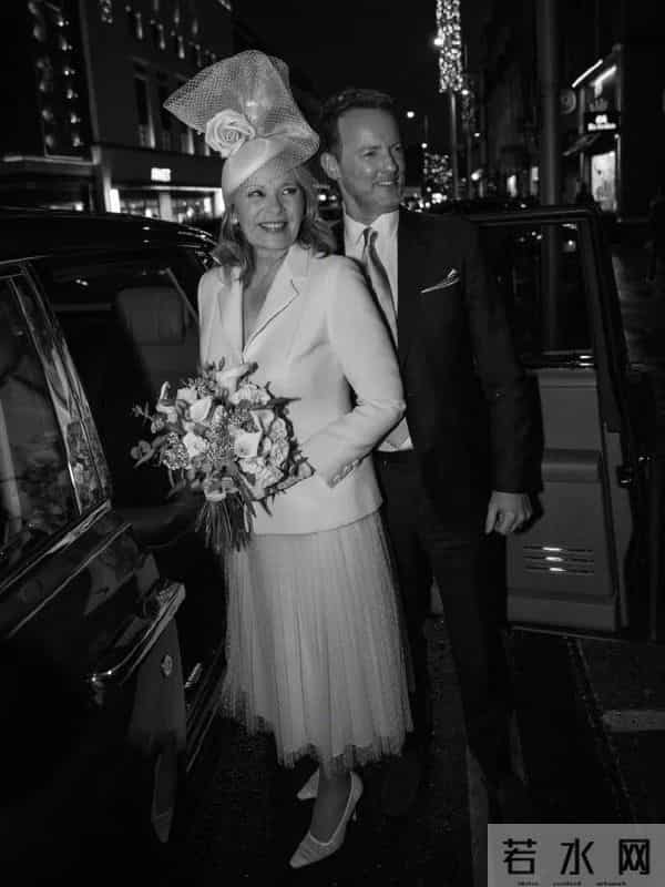 我们最爱的她69岁四婚嫁小14岁帅哥,活得爽全因这句顶级信条