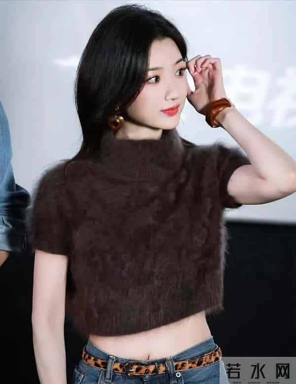 毛晓彤牛仔裤性感写真