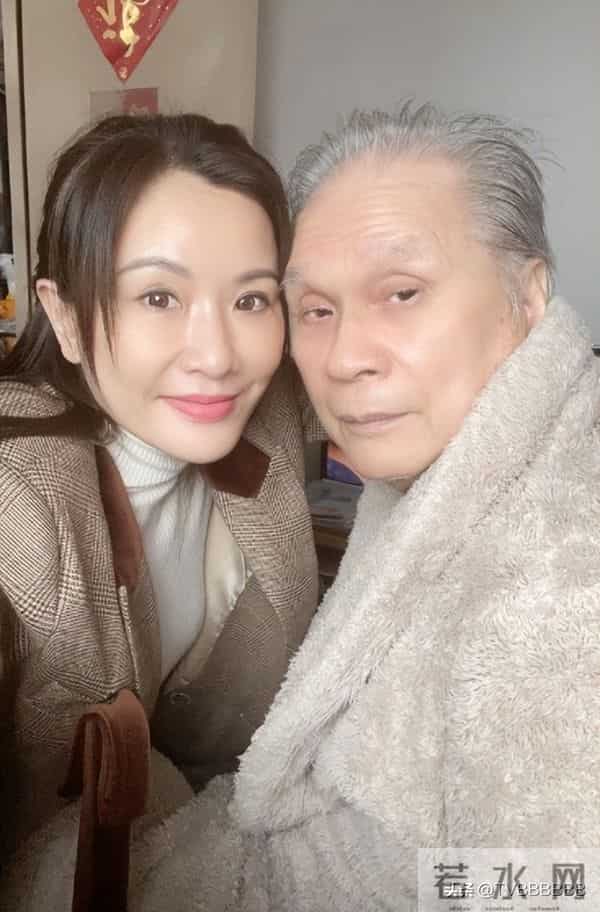 移居返港照顾丧妻老父!54岁女星爆父女习惯不合:一个菜要吃3天