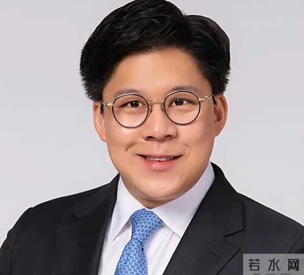 正式官宣！45岁霍启刚又升职了，级别很高，妻子郭晶晶的话全应验