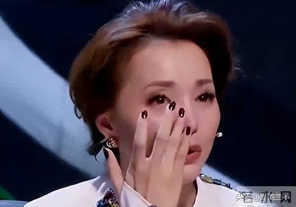 曾主持13年春晚，如今却跌落神坛的董卿，终要为“老赖”丈夫买单