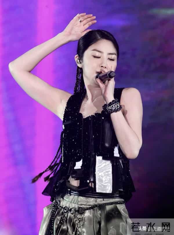 53岁陈慧琳：人生最大阻碍是脸大 宁愿肥也不医美 路边摊吃粉接地气