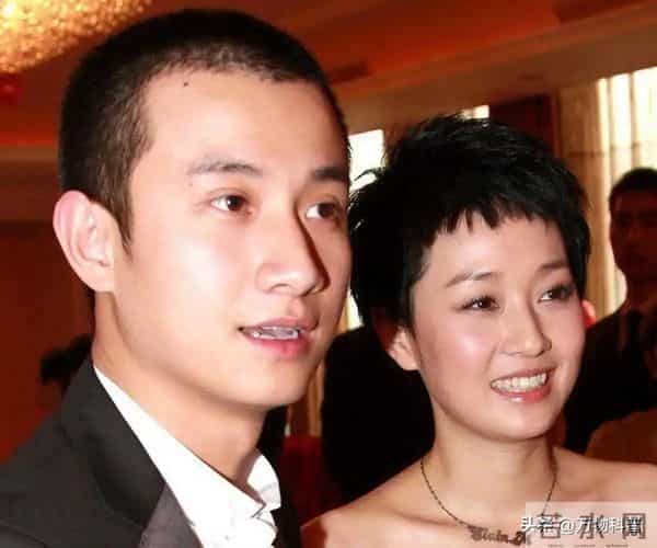 马伊琍参加上戏80周年校庆,文章话剧演出,腰伤复发