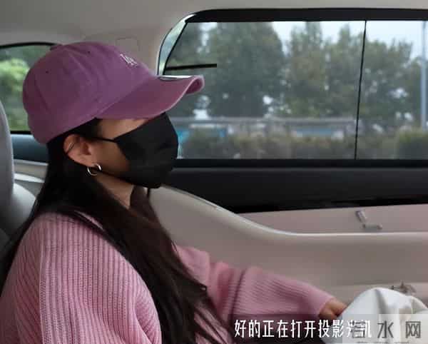 国内挣钱国外花？被金鹰奖"除名"的刘亦菲，终是为母亲的糊涂买单