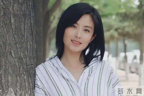 唐嫣大学室友兼伴娘!出道21年戏红人不红,42岁未婚引争议