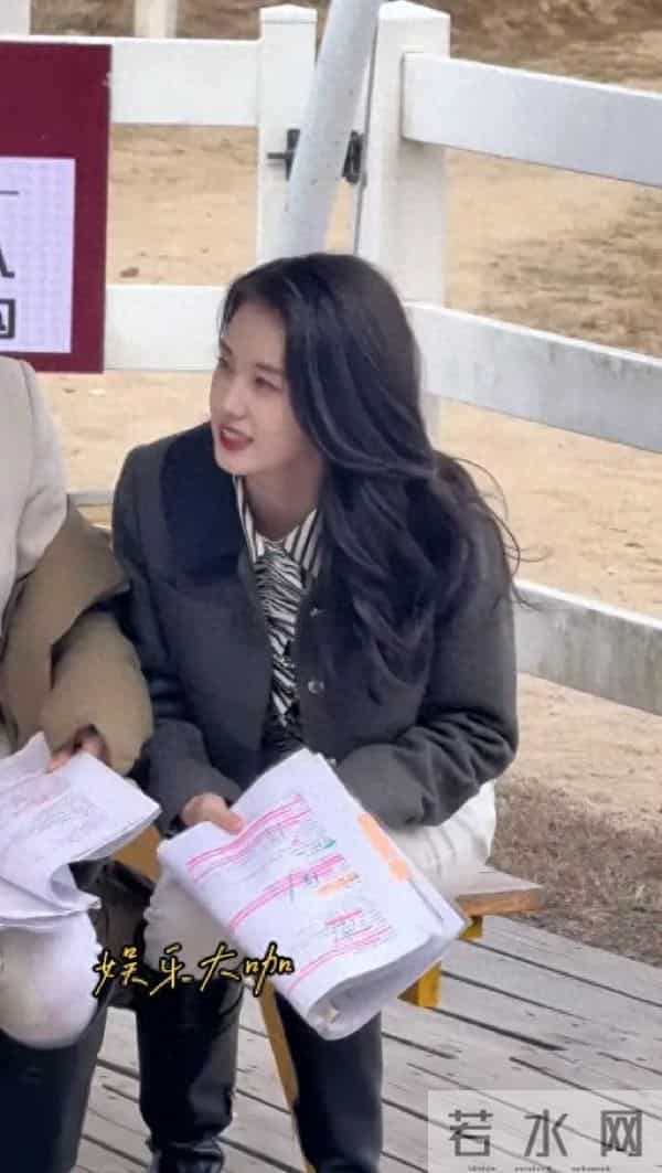 “短剧女王”郭宇欣真实颜值曝光,方脸龅牙大粗腿,26岁模样成熟